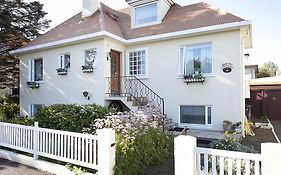 Helguhus B&B And Apartment